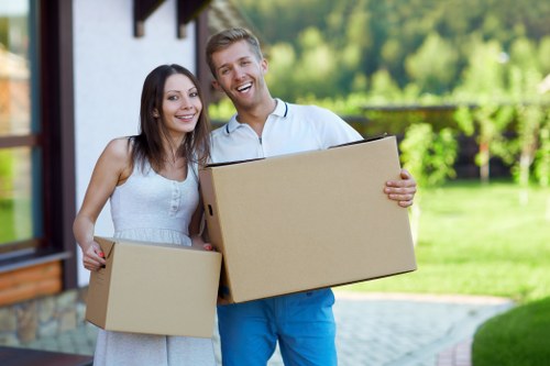 Flexible mobile self storage option for renovations and moving in Westcombepark